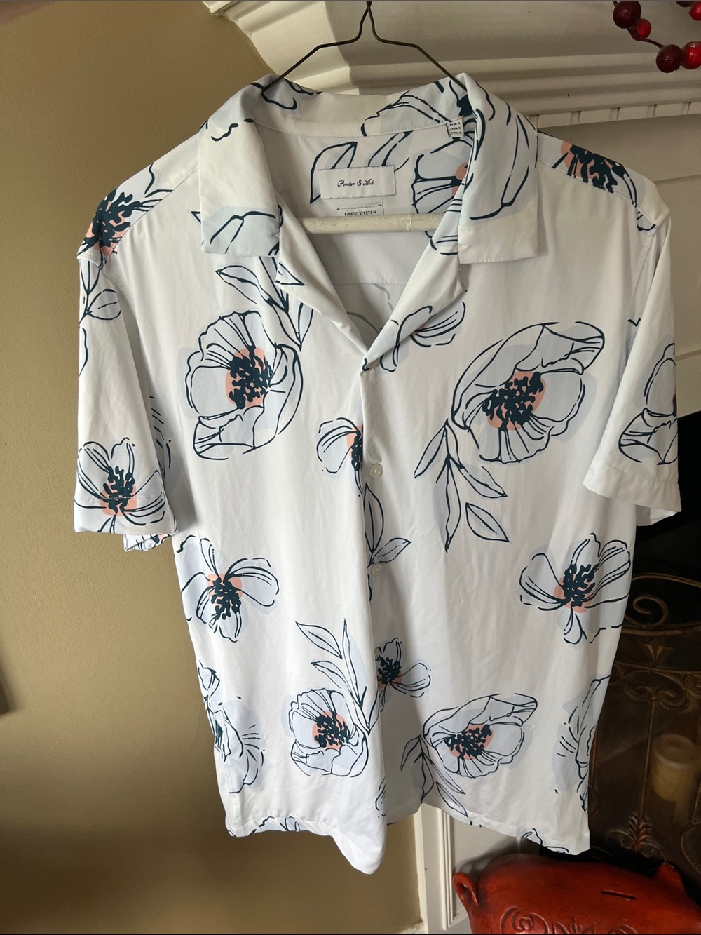 Men's Porter & Ash White Floral Kinetic Stretch Camp Collar Button-Up Size Small